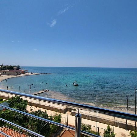 Apartman Dora With Sea View And Terrace Umag Exterior foto