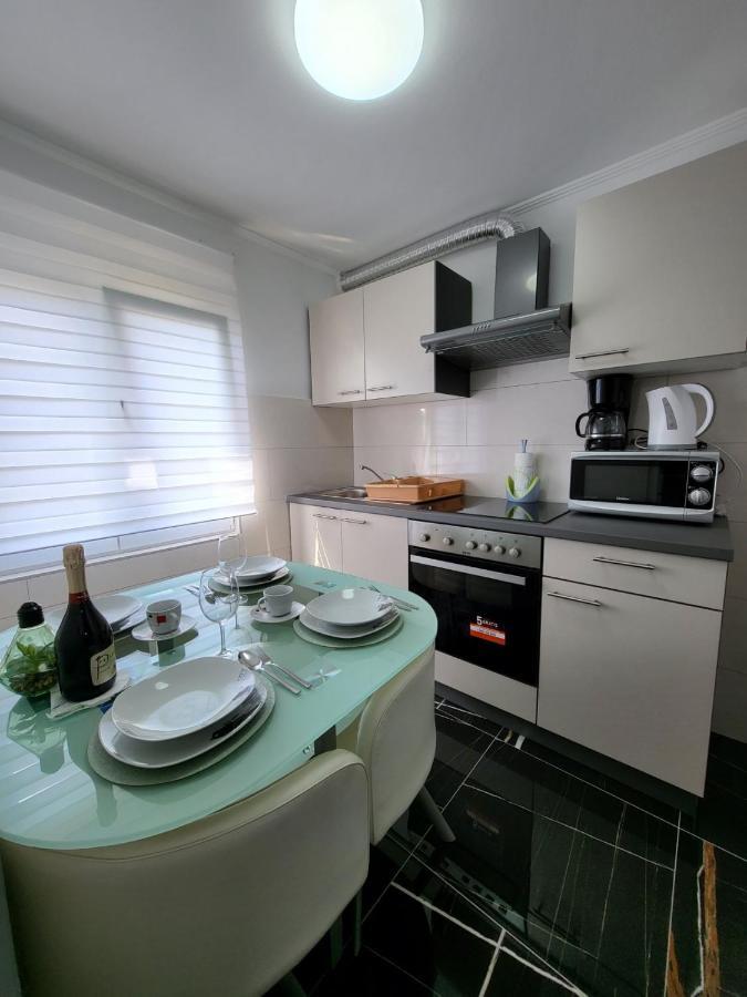 Apartman Dora With Sea View And Terrace Umag Exterior foto