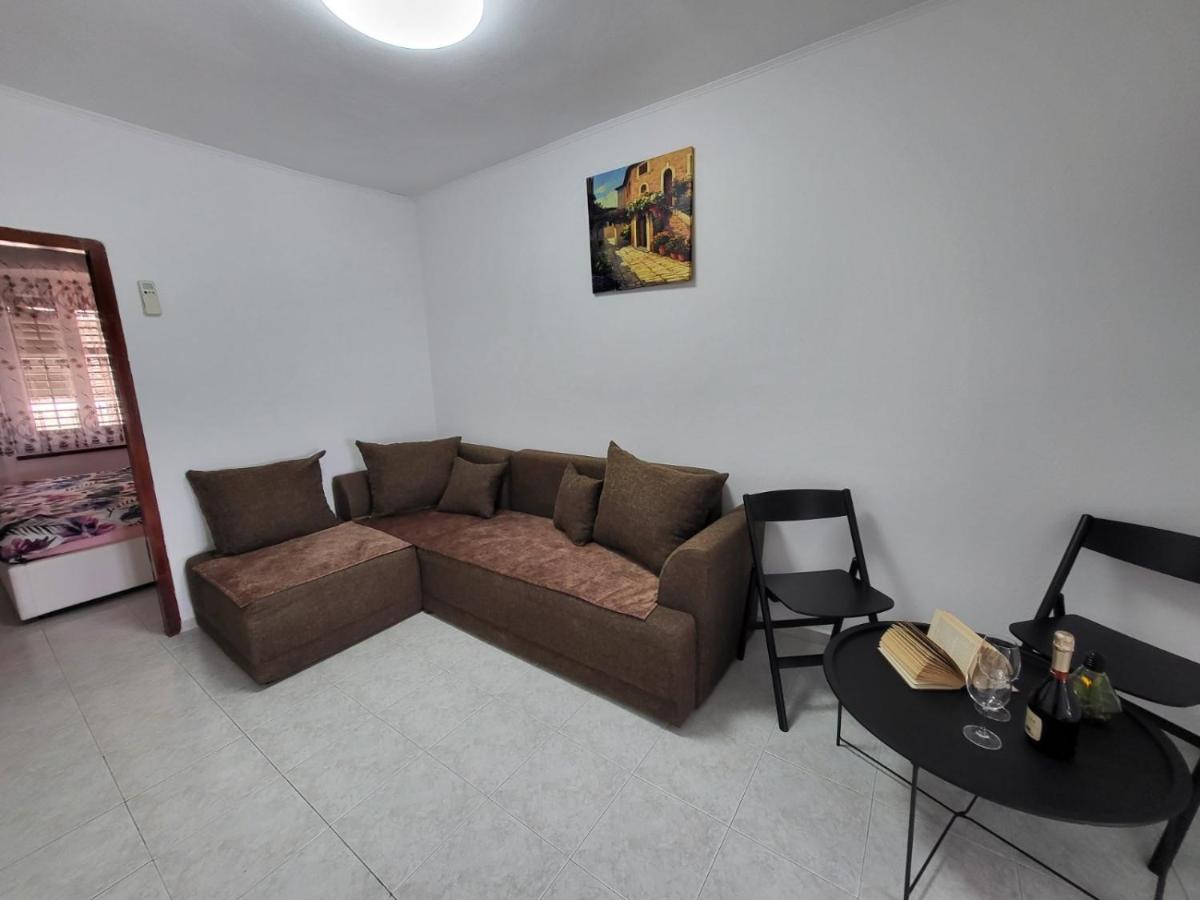 Apartman Dora With Sea View And Terrace Umag Exterior foto