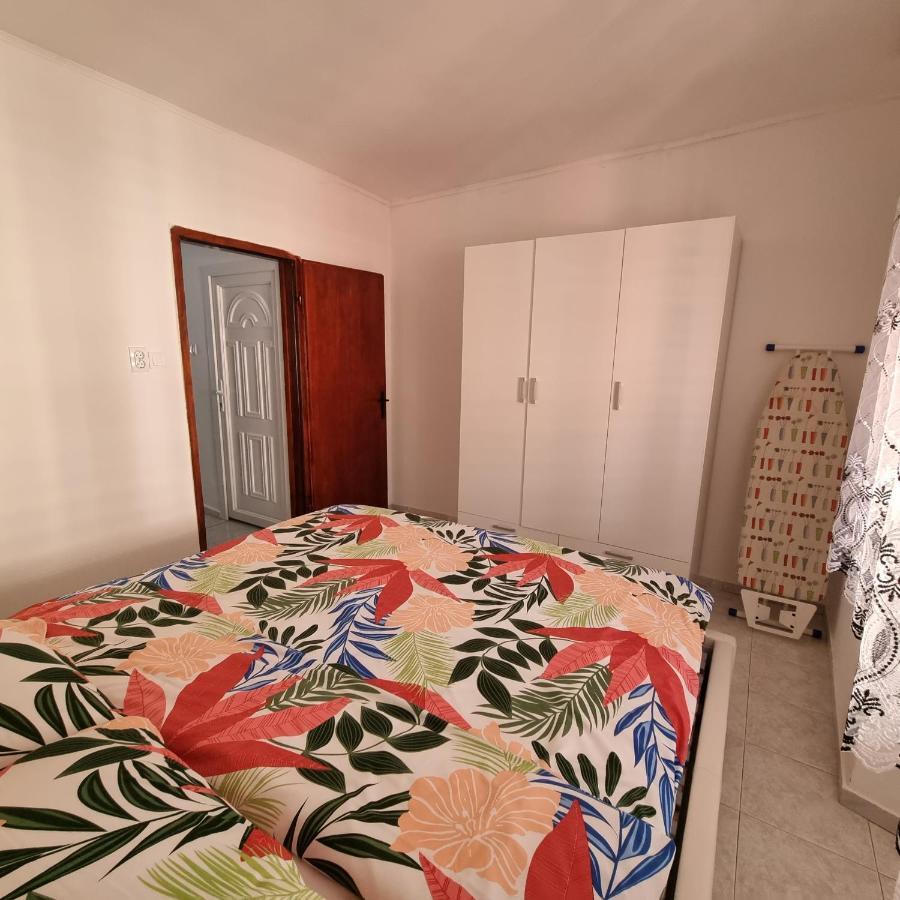 Apartman Dora With Sea View And Terrace Umag Exterior foto