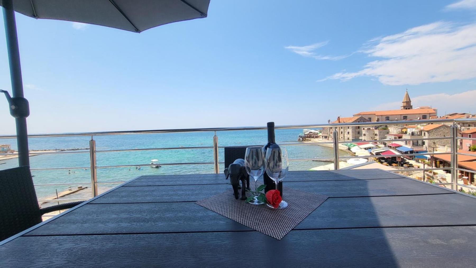 Apartman Dora With Sea View And Terrace Umag Exterior foto