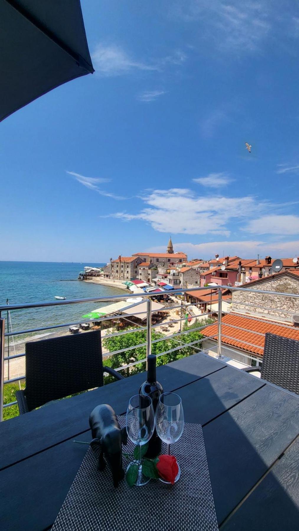 Apartman Dora With Sea View And Terrace Umag Exterior foto