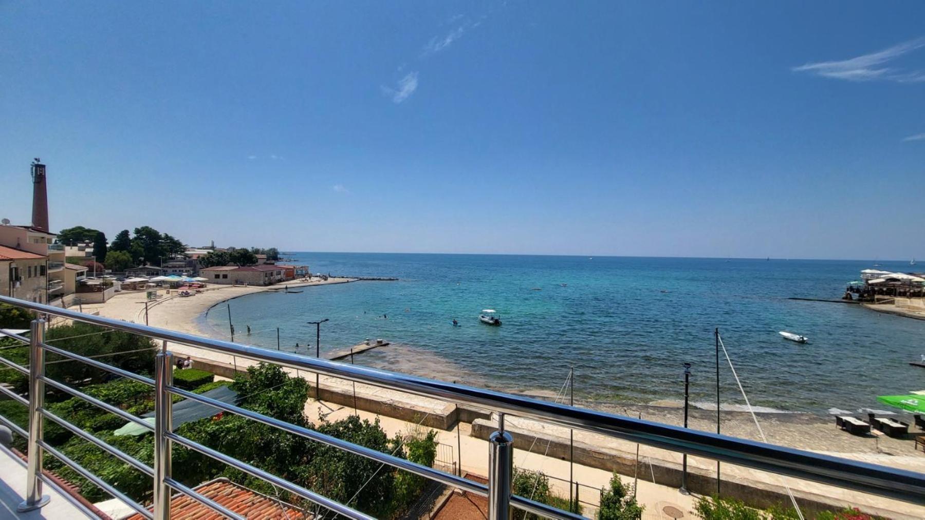 Apartman Dora With Sea View And Terrace Umag Exterior foto