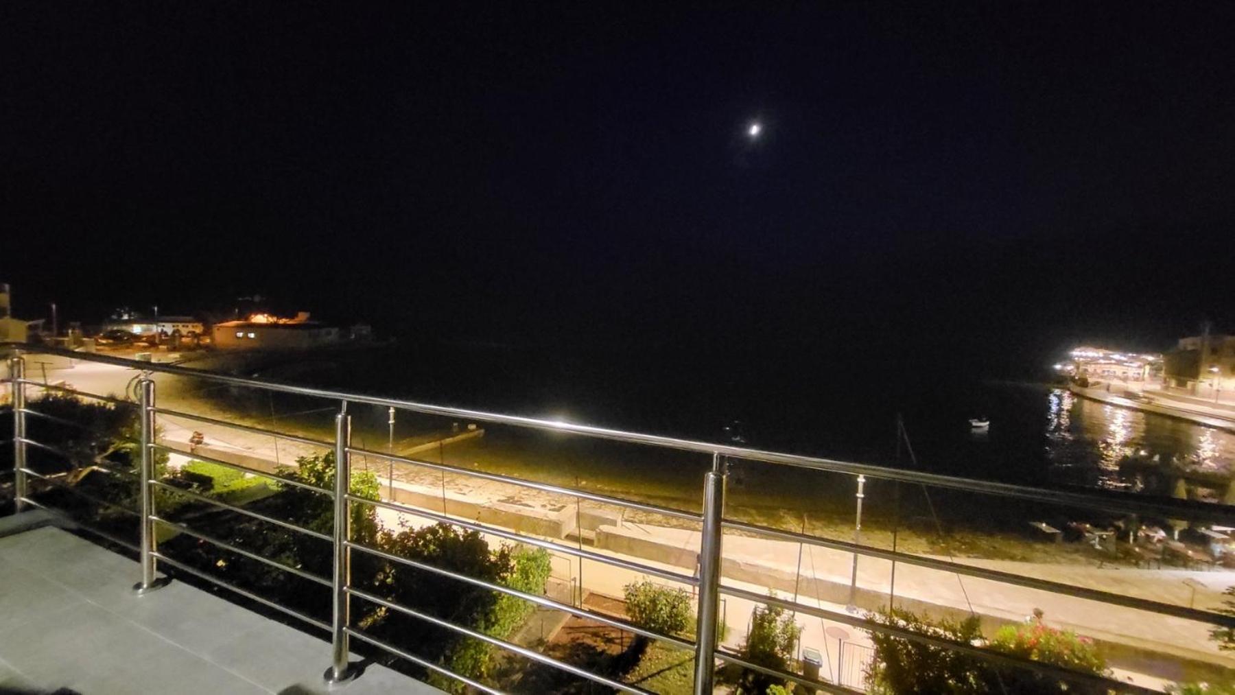 Apartman Dora With Sea View And Terrace Umag Exterior foto